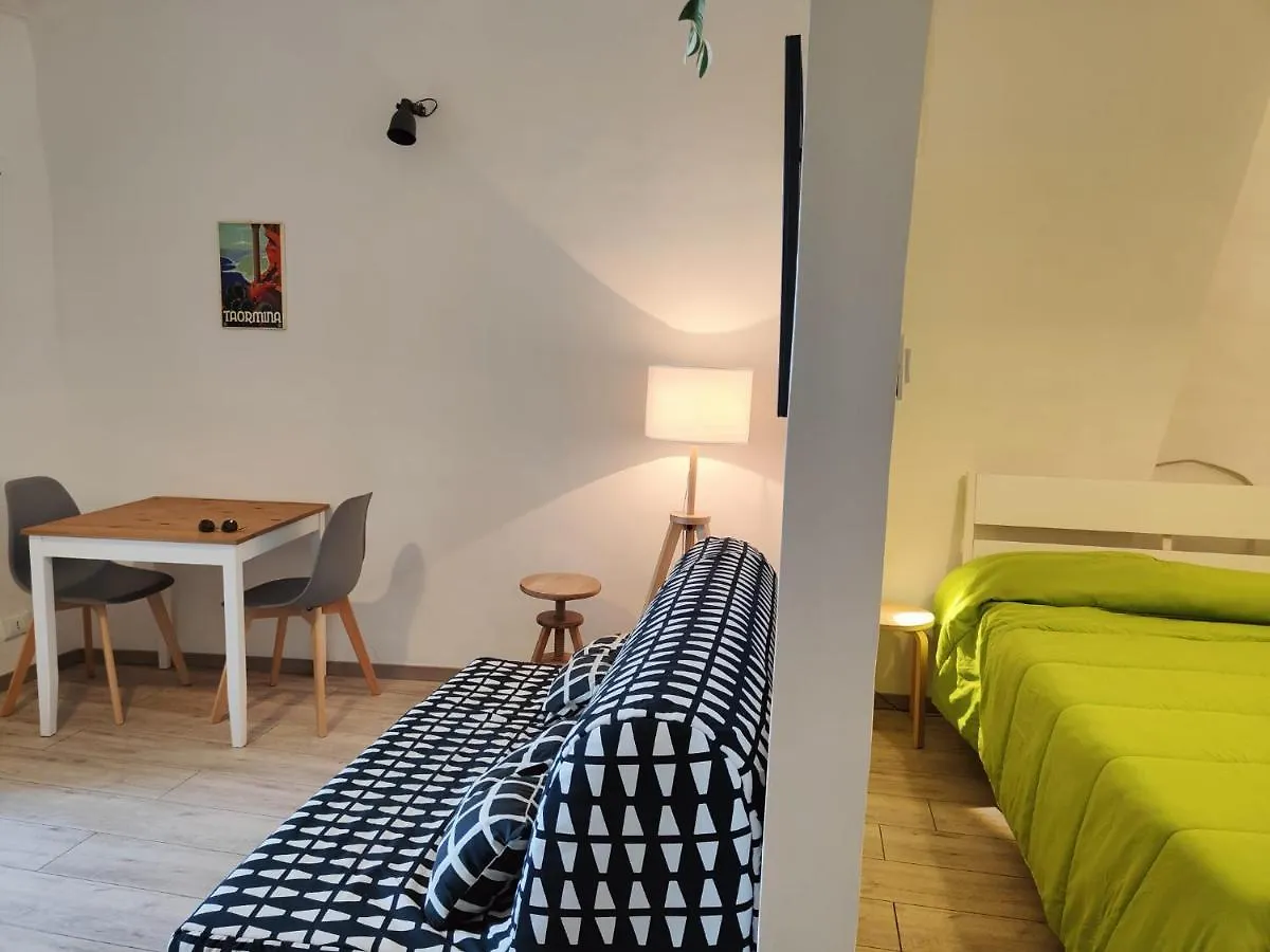 Casa Vacanze Controvento 陶尔米纳